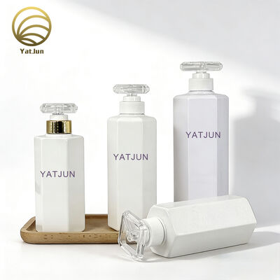 qualità Flaconi esagonali in plastica da 400 ml, 500 ml, 700 ml, 800 ml per shampoo e bagnoschiuma fabbrica
